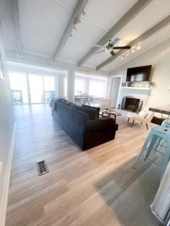 Lakefront Cottage with Hot-tub and Fire Pit in Mooresville, North Carolina - Mooresville - 3