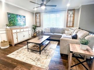 Family Cabin with Outdoor Living Areas and Foosball Table in NC - Charlotte - 5