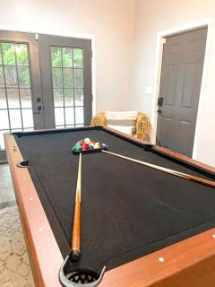 Waterfront Retreat with Spectacular Interior, Jacuzzi and Game Room in NC - Statesville - 5