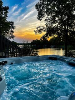Embrace Nature in this Lakefront Cottage with Fire Pit in Charlotte, North Carolina - Fort Mill - 8
