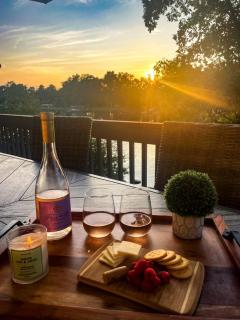 Embrace Nature in this Lakefront Cottage with Fire Pit in Charlotte, North Carolina - Fort Mill - 6