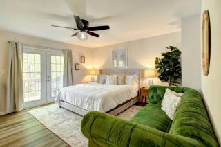 Embrace Nature in this Lakefront Cottage with Fire Pit in Charlotte, North Carolina - Fort Mill - 4