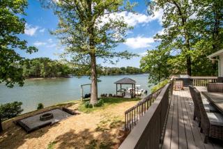 Embrace Nature in this Lakefront Cottage with Fire Pit in Charlotte, North Carolina - Fort Mill - 1