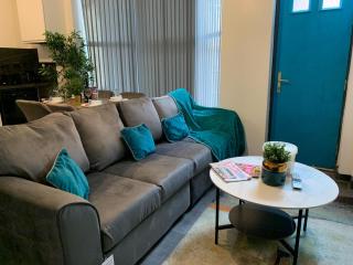 Tudors eSuites Central Comfortable Apartments - Birmingham - 3