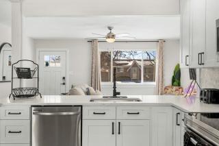 Modern Family Friendly Escape Central 5 Bedroom - 7