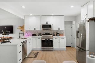 Modern Family Friendly Escape Central 5 Bedroom - 1