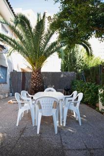 Villa with private garden 200m from the sea - 8