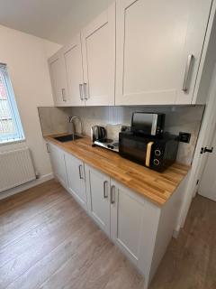 R3 - Newly Renovated Luxury Fully Self-Contained Studio with Private Bathroom and Kitchen - Halesowen - 9
