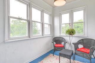 2 Mi to UChicago Apt with Sunroom and Shared Yard! - Chicago - 9