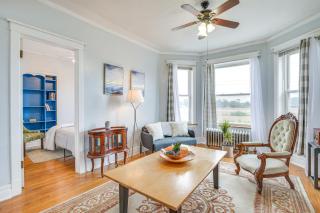 2 Mi to UChicago Apt with Sunroom and Shared Yard! - Chicago - 7
