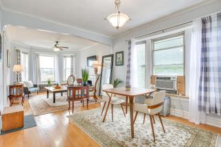 2 Mi to UChicago Apt with Sunroom and Shared Yard! - Chicago - 5