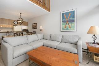 Meadow Ridge Court 31 Unit 4 - 1
