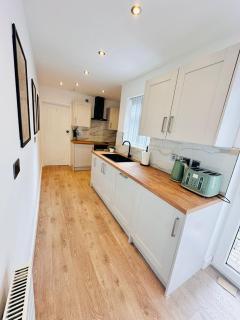 R2 - Luxury Private Room with Shared Bathroom and with its own Kitchenette in Halesowen - Halesowen - 5