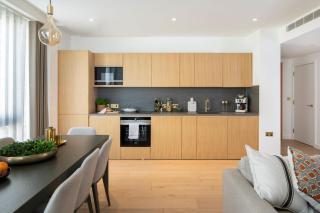Kings Cross - Luxury 3 Bed Apartment, Private Balcony - 6