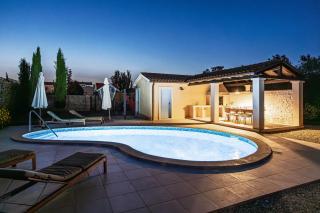 Villa Luka in Fažana with pool & playground only 600 meter from the beach - Fažana - 9
