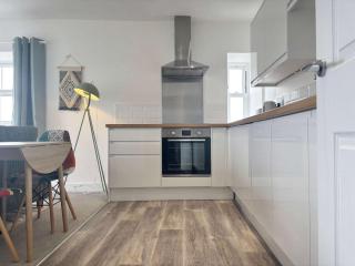 Stylish Penzance Apartment 2 Beds & Balcony - Penzance - 5