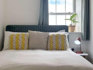 Stylish Penzance Apartment 2 Beds & Balcony - Penzance - 2