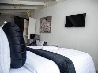 Top-Floor Open En-Suite Studio - Weltevredenpark - 9