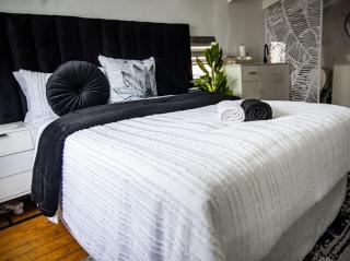 Top-Floor Open En-Suite Studio - Weltevredenpark - 7