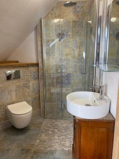Apartament w Zabytkowej Stajni nad Jeziorem z Dostępem do Parku i Sąsiedztwem XIX wiecznego Dworku Modrzewiowego - Szteklin - 8