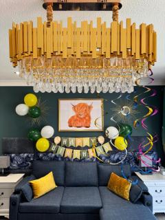 FINN VILLAGE "Raspberry Cottage" Private Garden, 6-seater HOT TUB, Firepit & Pizza Stove - 8