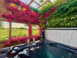 FINN VILLAGE - Loch Lomond Villa - THE JUNGLE ROOM with a PRIVATE HOT TUB - Drymen - 8