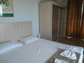 Топ локация Златина апартамент - 8