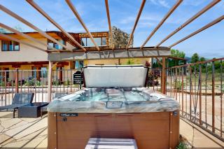 4 BR Home with Pool, Hot Tub, Fireplaces, Grills - 8