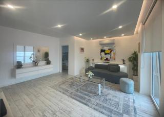 Durres Currila Modern Luxury STUNNING Beach Views - 8