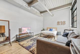 Loft-Style Studio l DT Cleveland l Parking l Café - 0