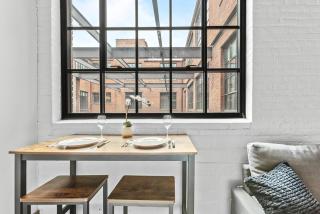 Loft-Style Studio l DT Cleveland l Parking l Café - Cleveland - 8