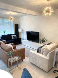 The Roxy Retreat 3 Bed in Aberdare - Mountain Ash - 9