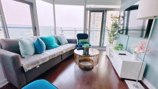 Superior Lakeview Luxury 3-Bedroom Suite on High Floor - 2