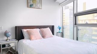 Superior Lakeview Luxury 3-Bedroom Suite on High Floor - 4