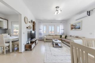 Hometown Apartment 2 - Gjirokastra - 4