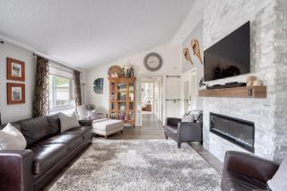 Mt Hood Village Condo - Cozy Retreat with Fireplace - Mount Hood Village - 0