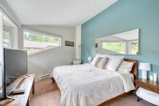 Mt Hood Village Condo - Cozy Retreat with Fireplace - Mount Hood Village - 8