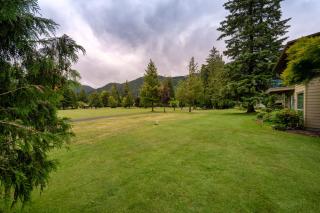 Mt Hood Village Condo - Cozy Retreat with Fireplace - Mount Hood Village - 9