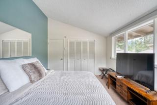 Mt Hood Village Condo - Cozy Retreat with Fireplace - Mount Hood Village - 5