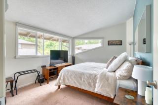 Mt Hood Village Condo - Cozy Retreat with Fireplace - 6