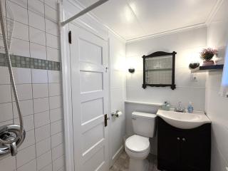Cottage 5-6 - 2 Bedroom / 1 Bath End Unit - Wolfeboro - 3