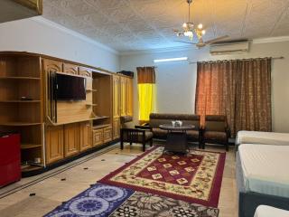 Arizona Lodge Guesthouse - Islamabad - 1