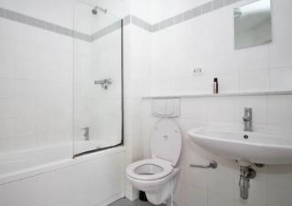 Modest and Minimal 2 bedroom flat - Leicester - 6