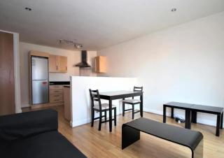 Modest and Minimal 2 bedroom flat - Leicester - 5