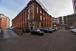 Modest and Minimal 2 bedroom flat - Leicester - 2