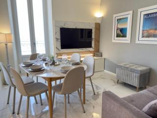 Luxury and Exclusivity on the Seafront in Alassio - 6