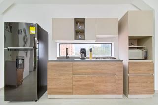 2 bedroom top floor with pool table, 1 block from Lleras park p9 - - 8