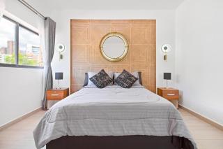 2 bedroom top floor with pool table, 1 block from Lleras park p9 - - 7