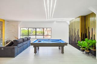 2 bedroom top floor with pool table, 1 block from Lleras park p9 - - 2