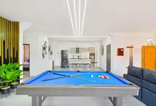 2 bedroom top floor with pool table, 1 block from Lleras park p9 - 0